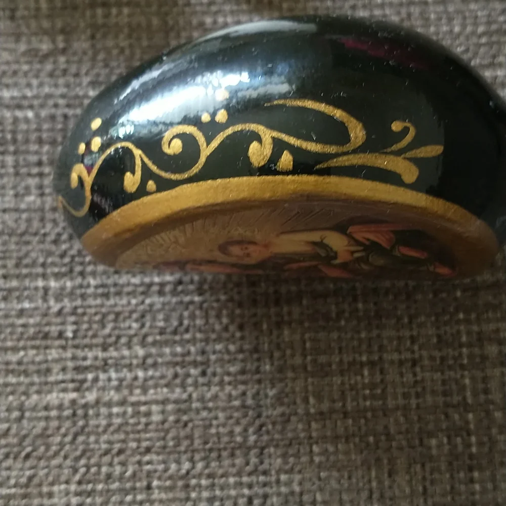 NIB Handcrafted Icon Egg - Picture 4 of 9